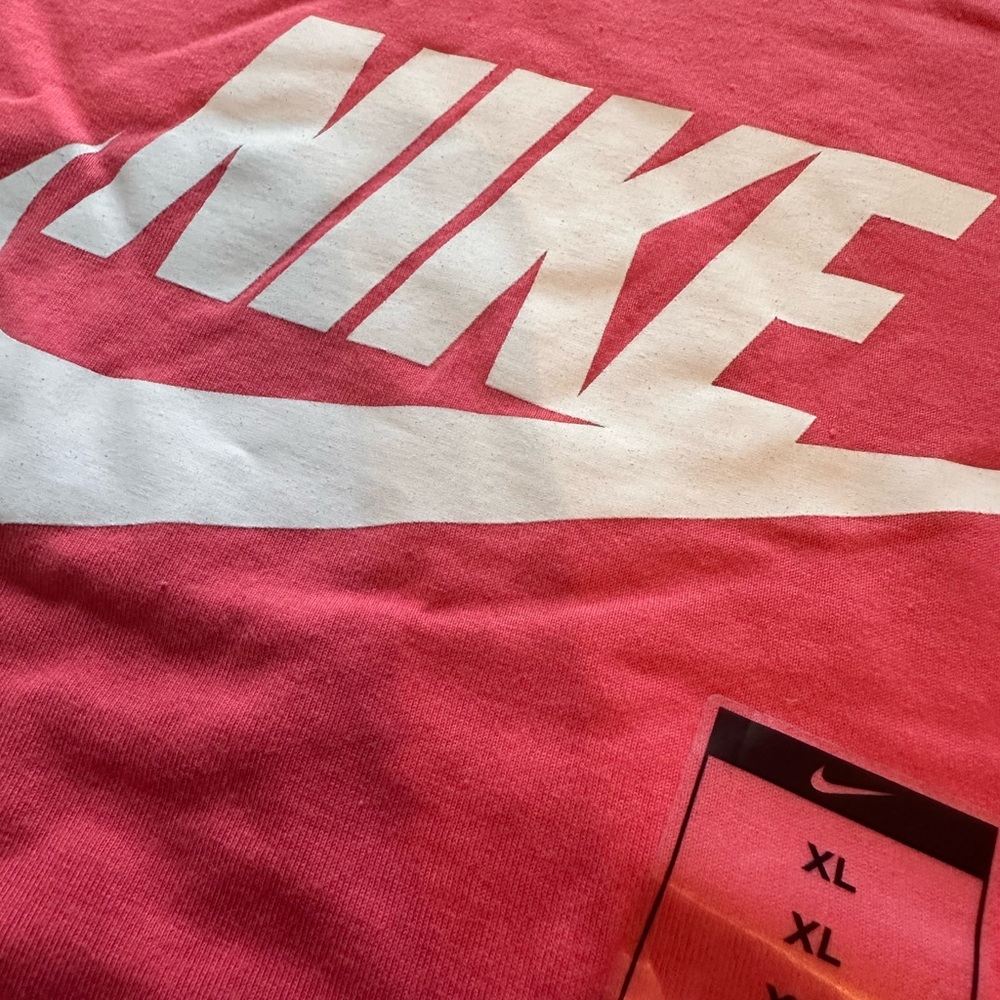 Women’s Coral Nike T-Shirt in Size XL